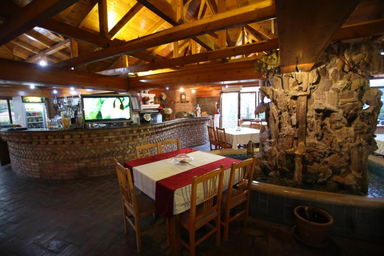 Hotel Pasarela Berat Zewnętrze zdjęcie