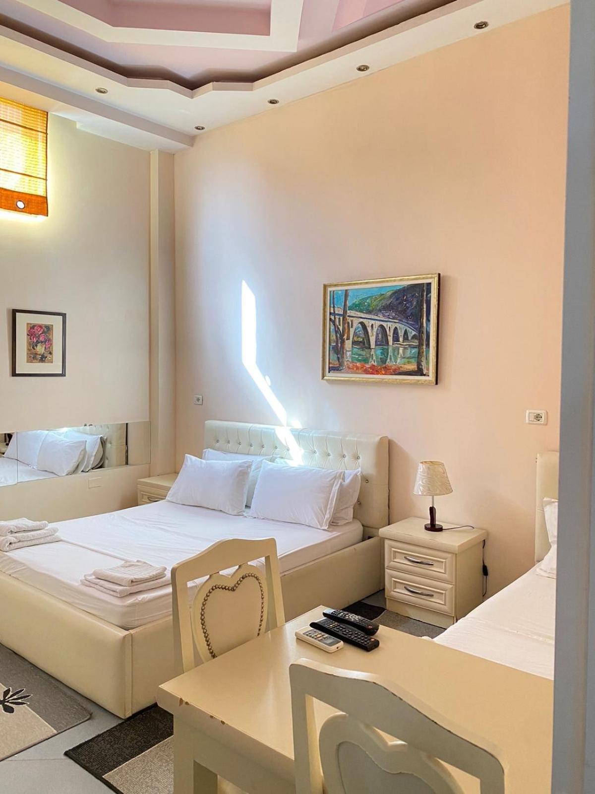 Hotel Pasarela Berat Zewnętrze zdjęcie