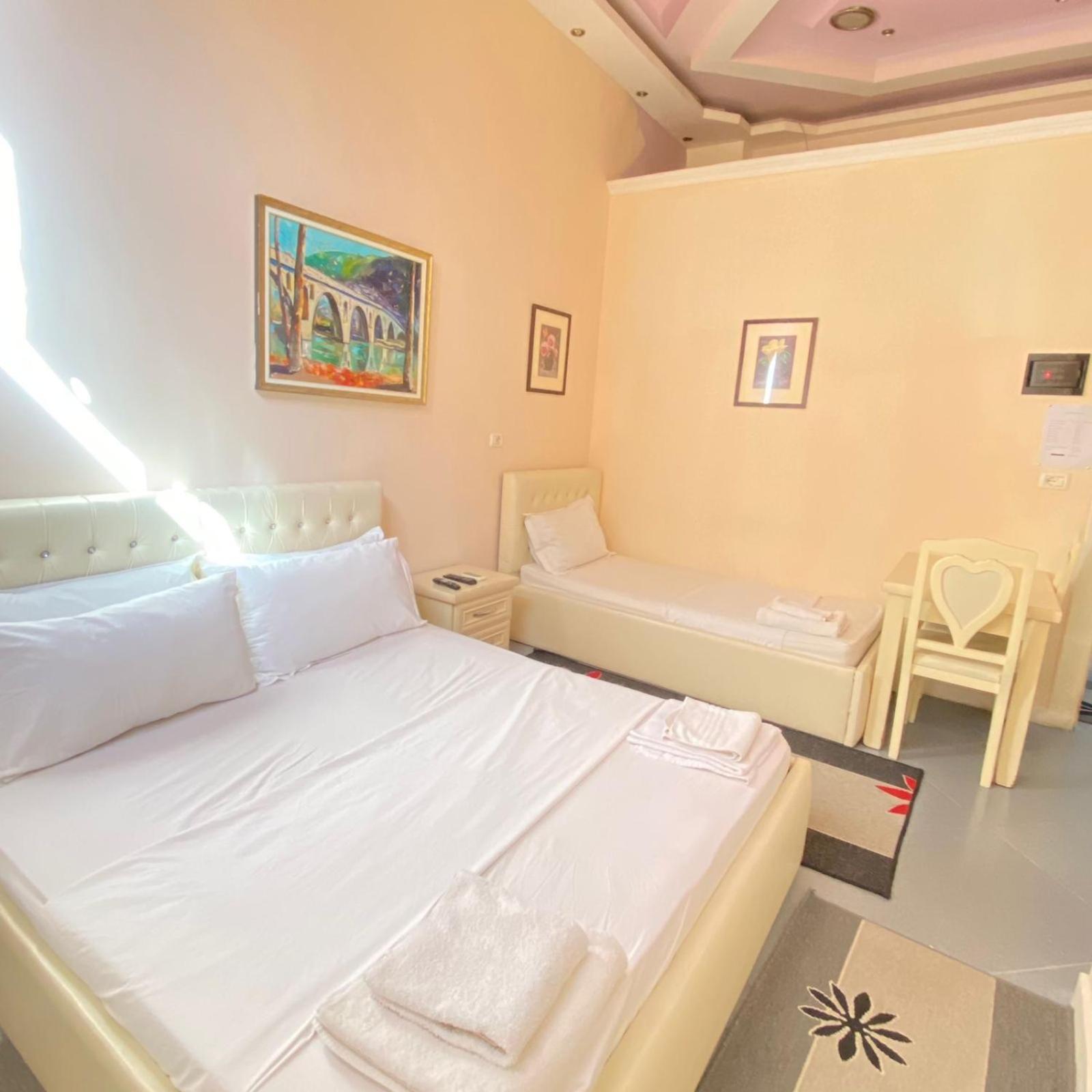 Hotel Pasarela Berat Zewnętrze zdjęcie