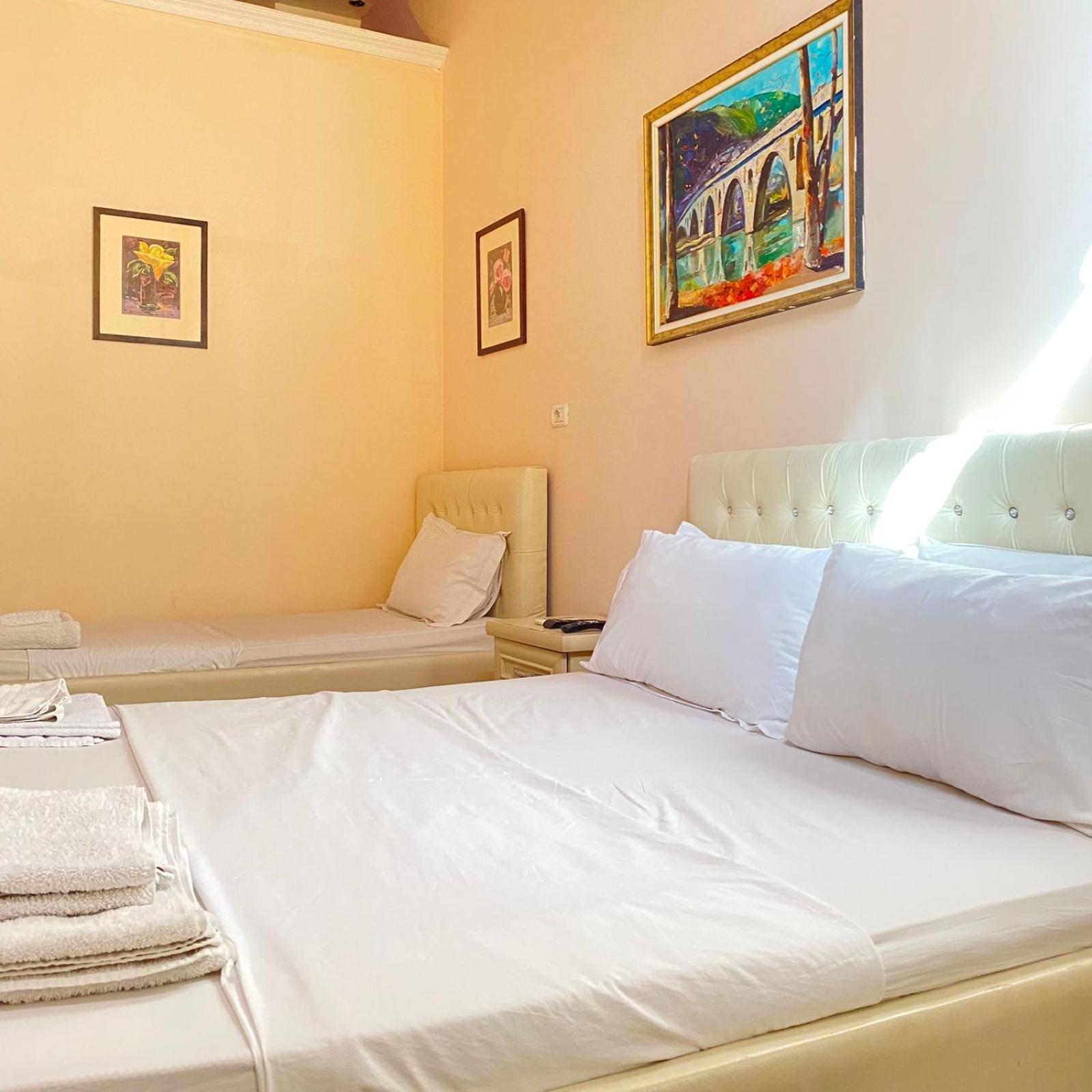 Hotel Pasarela Berat Zewnętrze zdjęcie