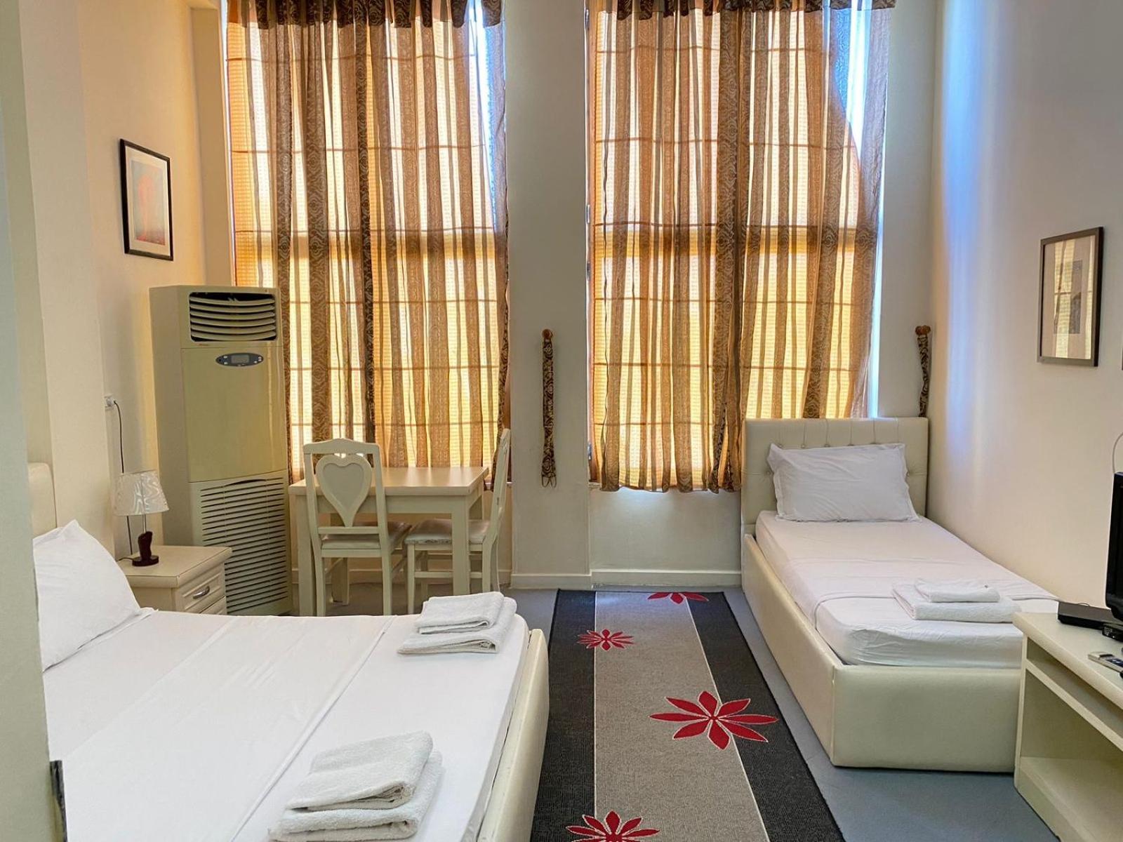Hotel Pasarela Berat Zewnętrze zdjęcie